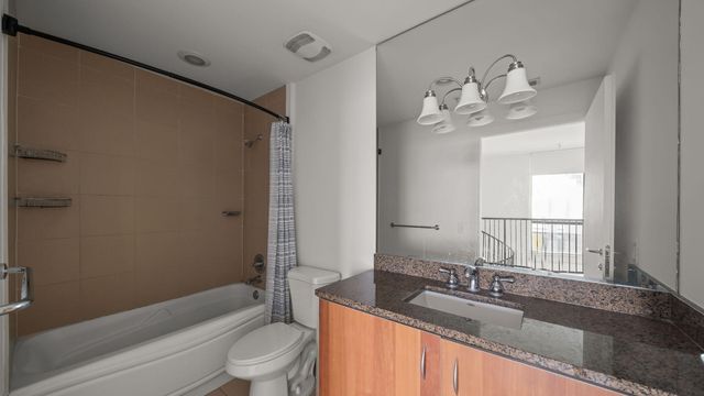 300 S Biscayne Boulevard L-832, Miami, FL 33131