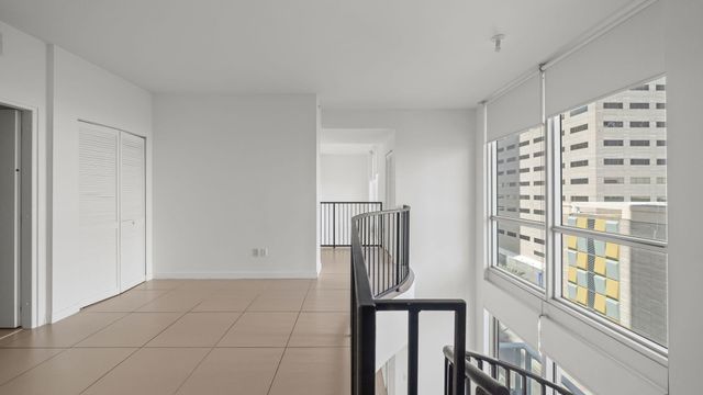 300 S Biscayne Boulevard L-832, Miami, FL 33131