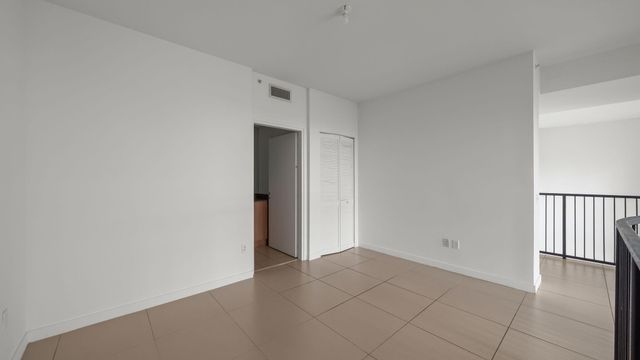 300 S Biscayne Boulevard L-832, Miami, FL 33131