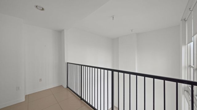 300 S Biscayne Boulevard L-832, Miami, FL 33131