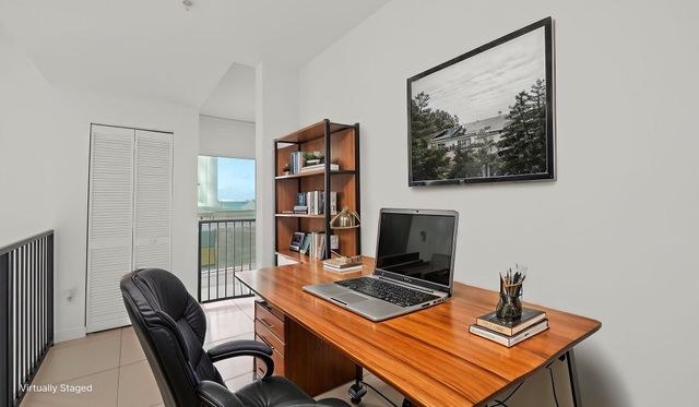 300 S Biscayne Boulevard L-832, Miami, FL 33131