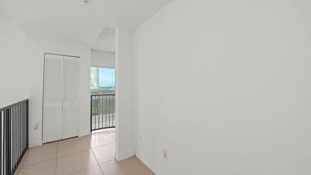 300 S Biscayne Boulevard L-832, Miami, FL 33131