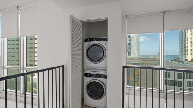 300 S Biscayne Boulevard L-832, Miami, FL 33131