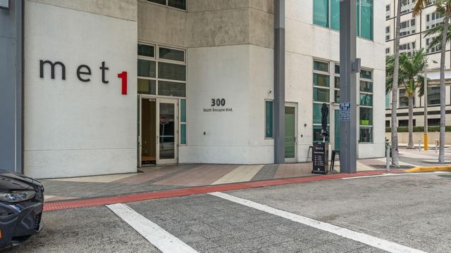300 S Biscayne Boulevard L-832, Miami, FL 33131