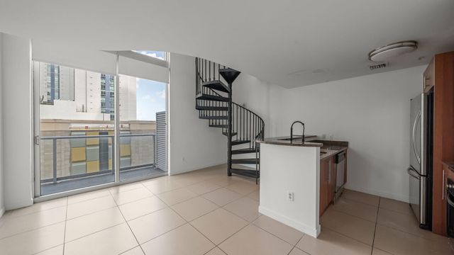 300 S Biscayne Boulevard L-832, Miami, FL 33131