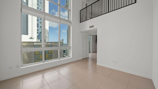 300 S Biscayne Boulevard L-832, Miami, FL 33131