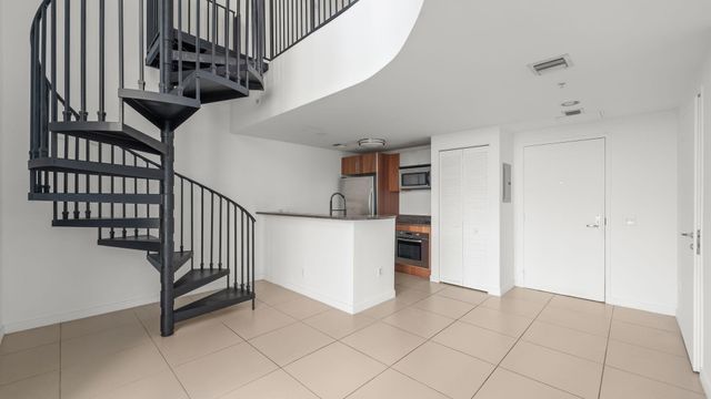 300 S Biscayne Boulevard L-832, Miami, FL 33131