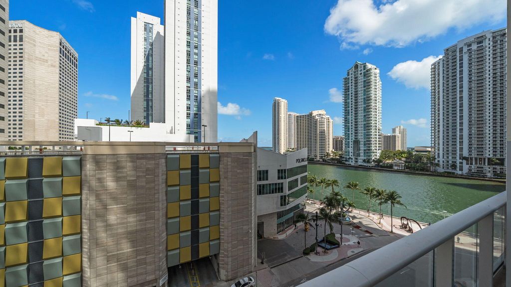 300 S Biscayne Boulevard L-832, Miami, FL 33131