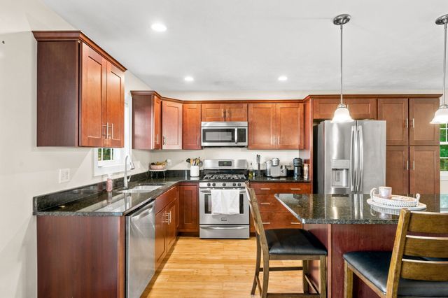 10 Great Cedar Dr 10, Hanson, MA 02341