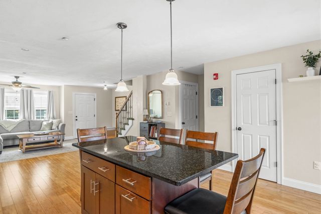 10 Great Cedar Dr 10, Hanson, MA 02341
