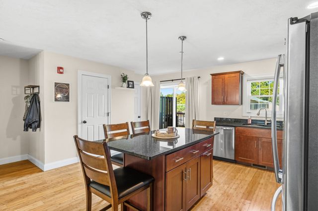 10 Great Cedar Dr 10, Hanson, MA 02341