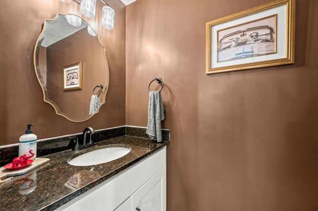 10 Great Cedar Dr 10, Hanson, MA 02341