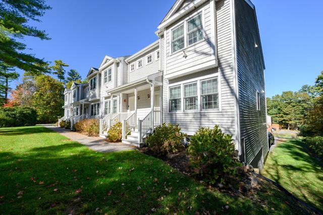 10 Great Cedar Dr 10, Hanson, MA 02341