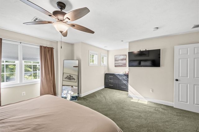 10 Great Cedar Dr 10, Hanson, MA 02341
