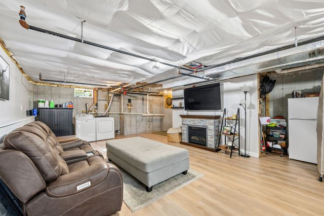 10 Great Cedar Dr 10, Hanson, MA 02341