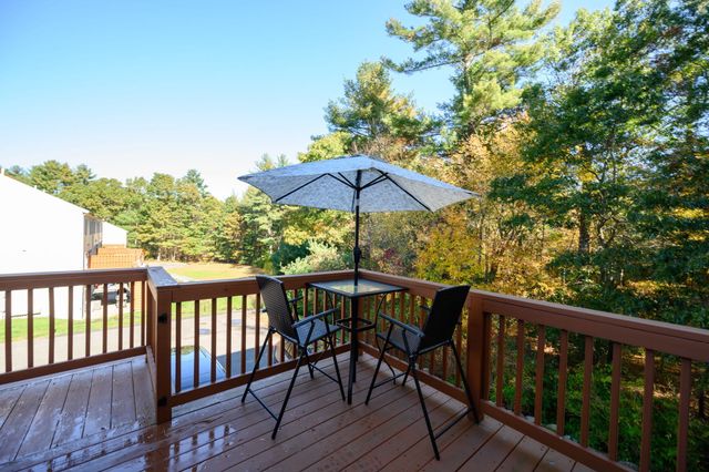 10 Great Cedar Dr 10, Hanson, MA 02341
