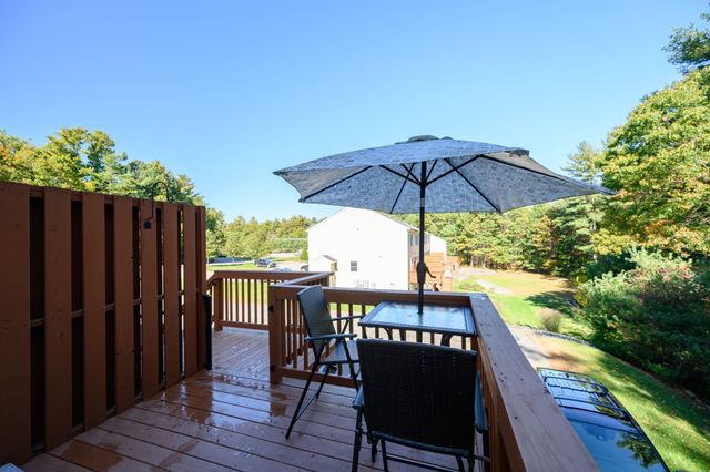 10 Great Cedar Dr 10, Hanson, MA 02341