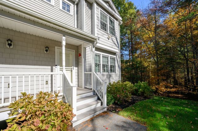 10 Great Cedar Dr 10, Hanson, MA 02341