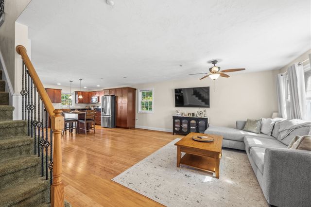 10 Great Cedar Dr 10, Hanson, MA 02341