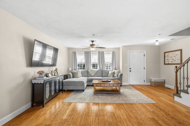 10 Great Cedar Dr 10, Hanson, MA 02341