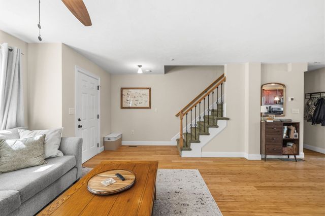 10 Great Cedar Dr 10, Hanson, MA 02341