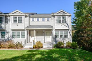 10 Great Cedar Dr 10, Hanson, MA 02341