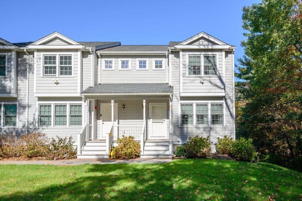 10 Great Cedar Dr 10, Hanson, MA 02341
