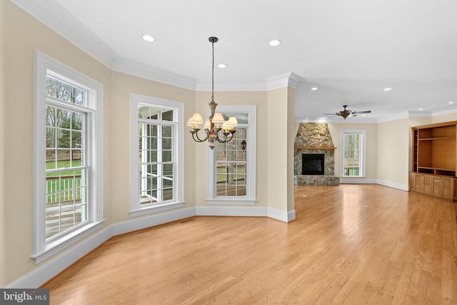 11913 CHAPEL RD, Clifton, VA 20124
