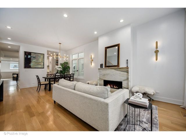 1845 W Wellington Avenue, Chicago, IL 60657
