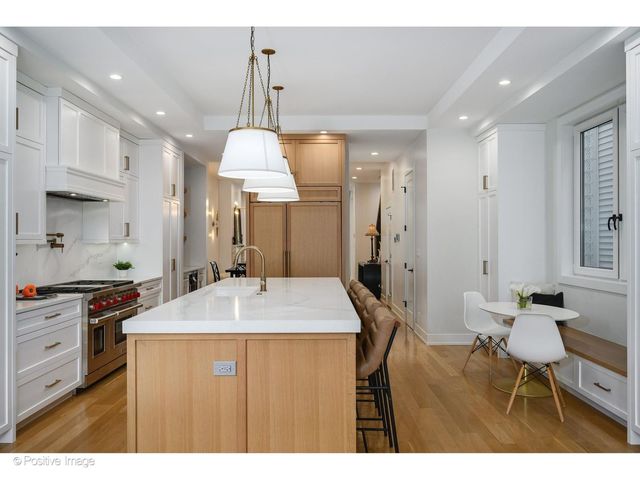 1845 W Wellington Avenue, Chicago, IL 60657