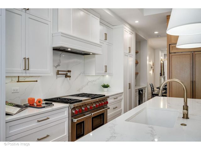 1845 W Wellington Avenue, Chicago, IL 60657