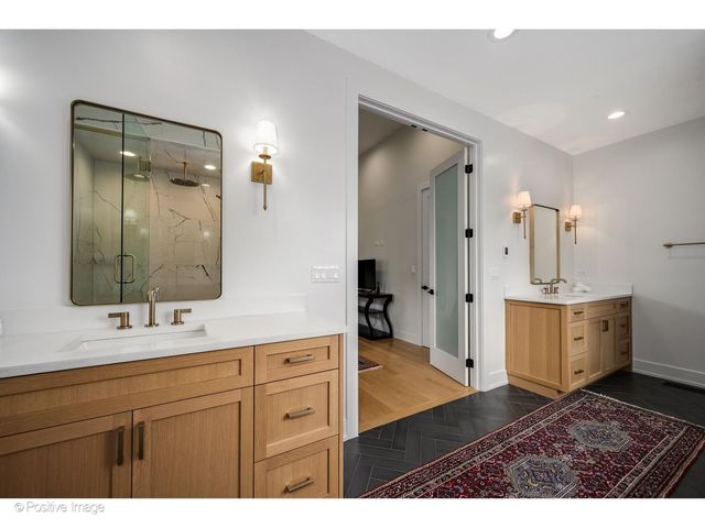 1845 W Wellington Avenue, Chicago, IL 60657