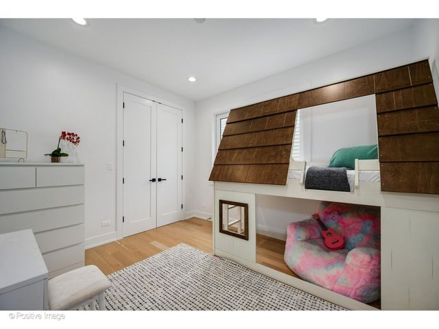 1845 W Wellington Avenue, Chicago, IL 60657