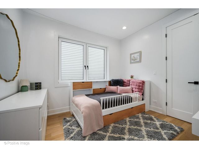 1845 W Wellington Avenue, Chicago, IL 60657
