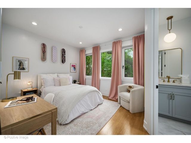 1845 W Wellington Avenue, Chicago, IL 60657