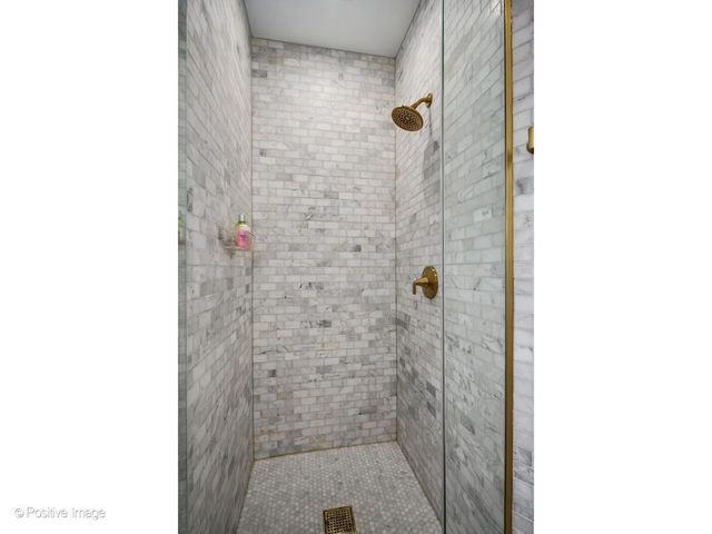 1845 W Wellington Avenue, Chicago, IL 60657