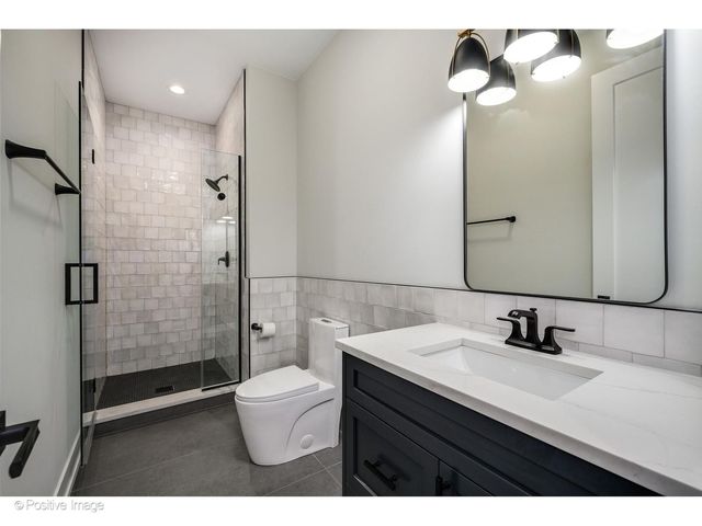 1845 W Wellington Avenue, Chicago, IL 60657