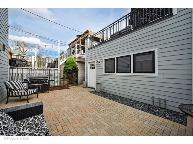 1845 W Wellington Avenue, Chicago, IL 60657