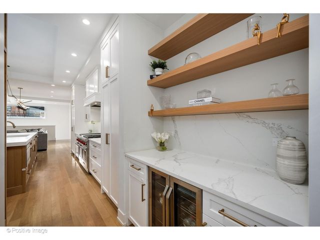 1845 W Wellington Avenue, Chicago, IL 60657