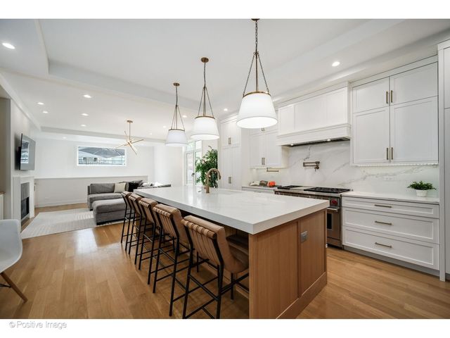 1845 W Wellington Avenue, Chicago, IL 60657