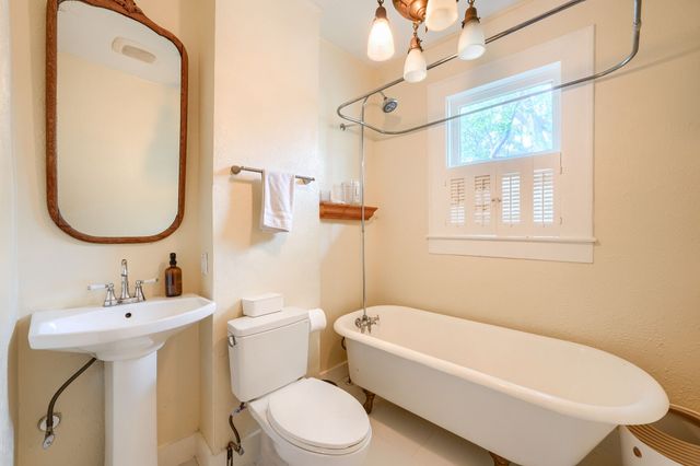 919 N Clinton Avenue, Dallas, TX 75208