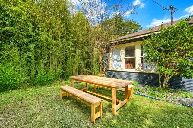 919 N Clinton Avenue, Dallas, TX 75208