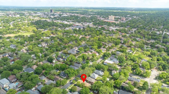 919 N Clinton Avenue, Dallas, TX 75208