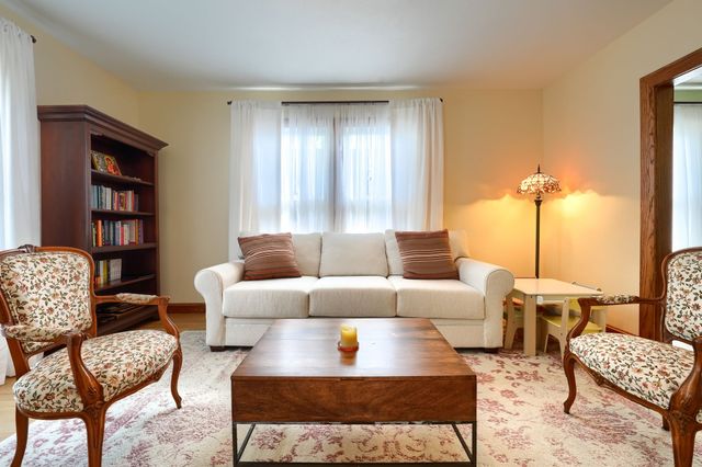 919 N Clinton Avenue, Dallas, TX 75208