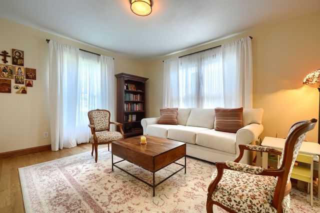 919 N Clinton Avenue, Dallas, TX 75208