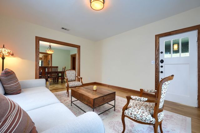 919 N Clinton Avenue, Dallas, TX 75208