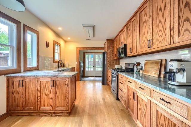 919 N Clinton Avenue, Dallas, TX 75208