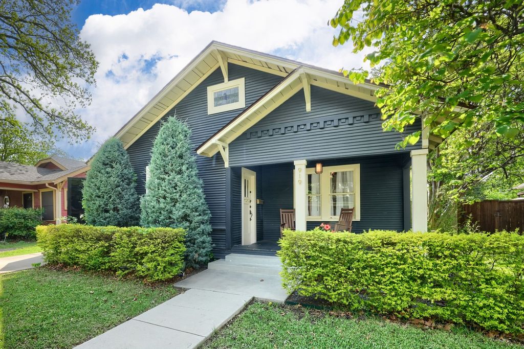 919 N Clinton Avenue, Dallas, TX 75208