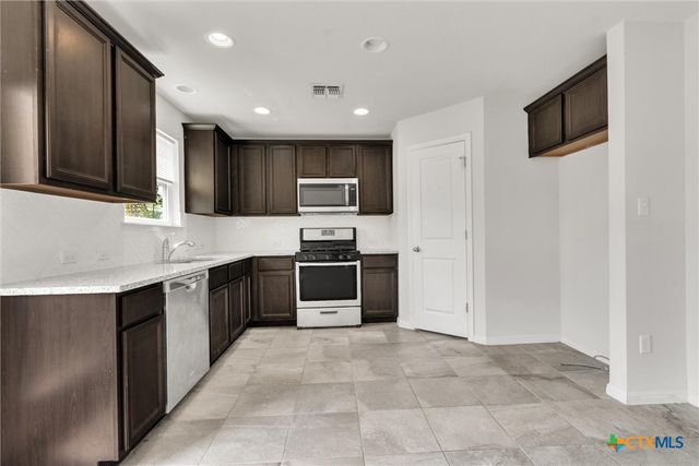 1039 Sand Post Place, San Marcos, TX 78666