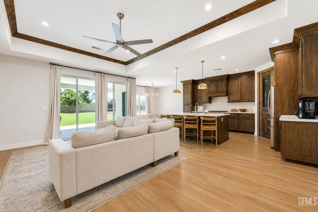 11001 Aimee Way, Bakersfield, CA 93312